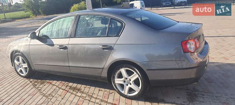 Седан Volkswagen Passat 2005 в Городенке