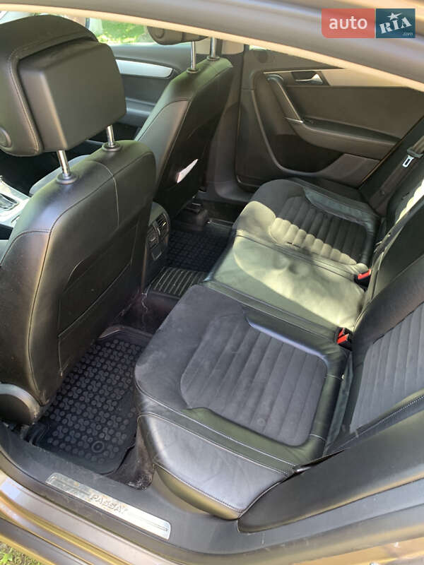 Седан Volkswagen Passat 2011 в Ивано-Франковске