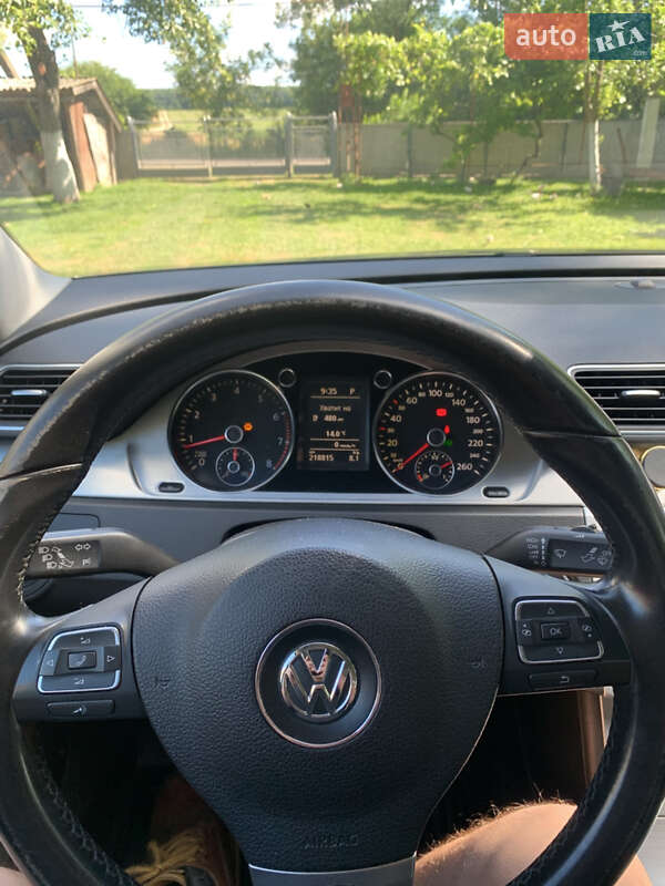 Седан Volkswagen Passat 2011 в Ивано-Франковске