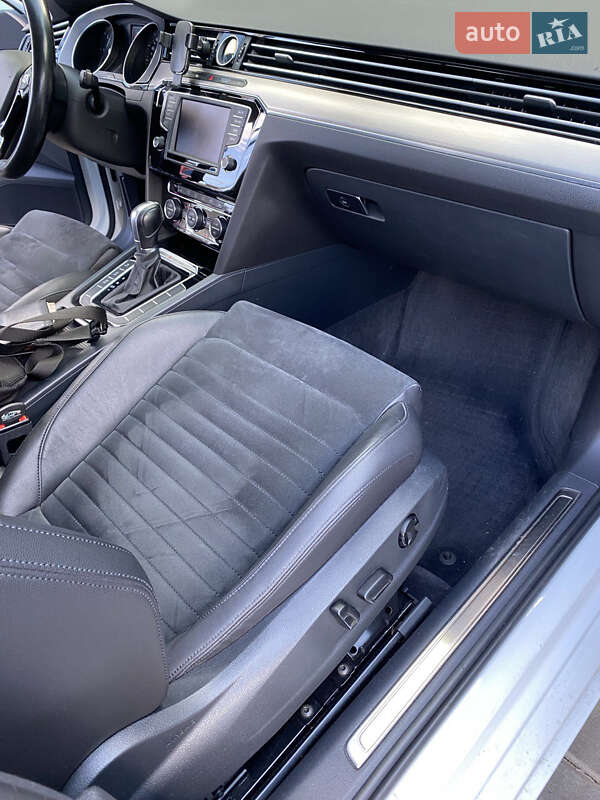 Седан Volkswagen Passat 2015 в Одессе