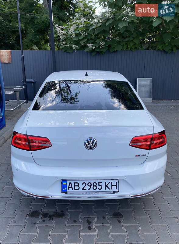 Седан Volkswagen Passat 2015 в Одессе