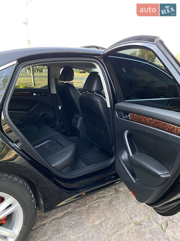 Седан Volkswagen Passat 2012 в Кривом Роге
