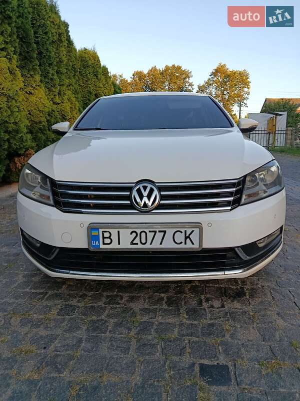 Седан Volkswagen Passat 2011 в Лохвице