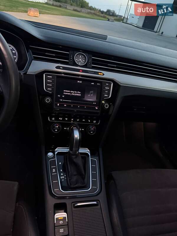 Універсал Volkswagen Passat 2015 в Луцьку