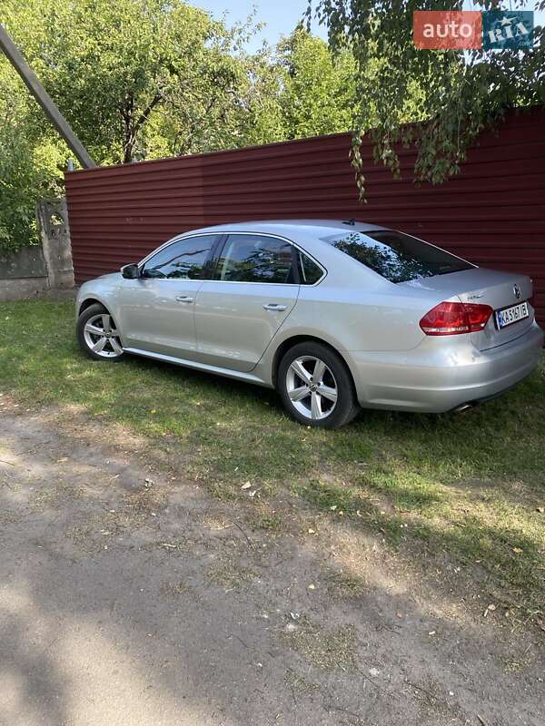 Седан Volkswagen Passat 2013 в Киеве