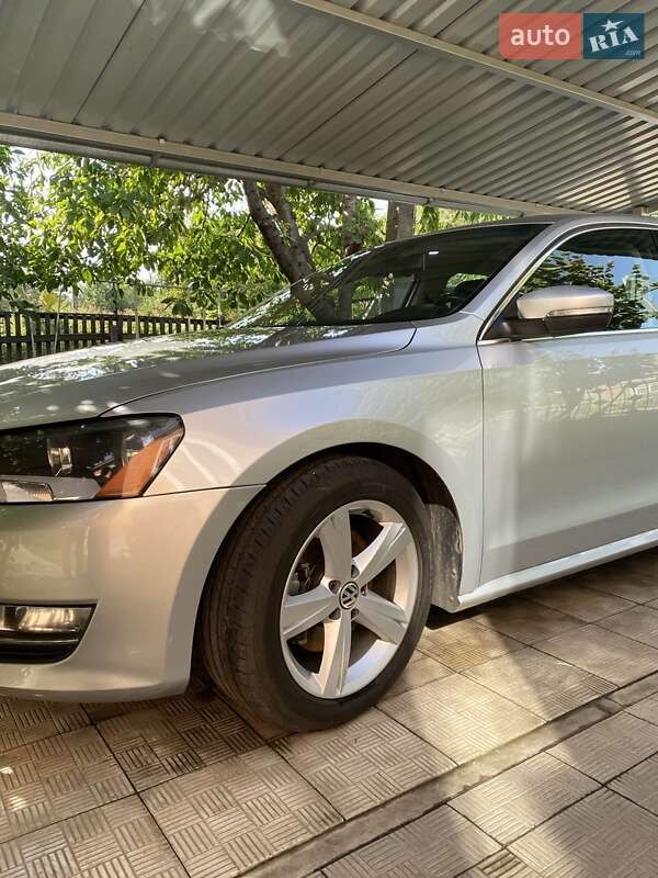Седан Volkswagen Passat 2013 в Киеве