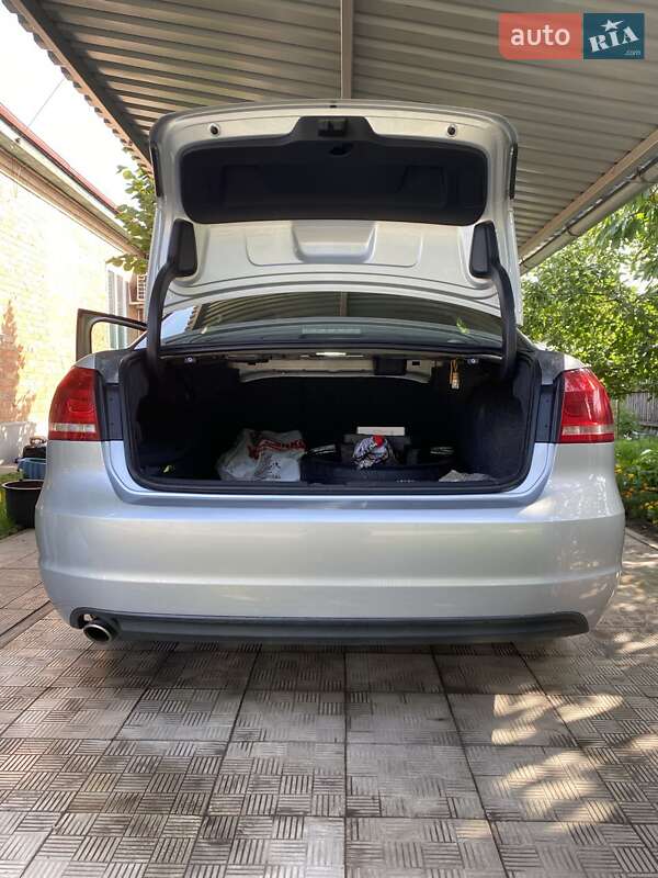 Седан Volkswagen Passat 2013 в Киеве