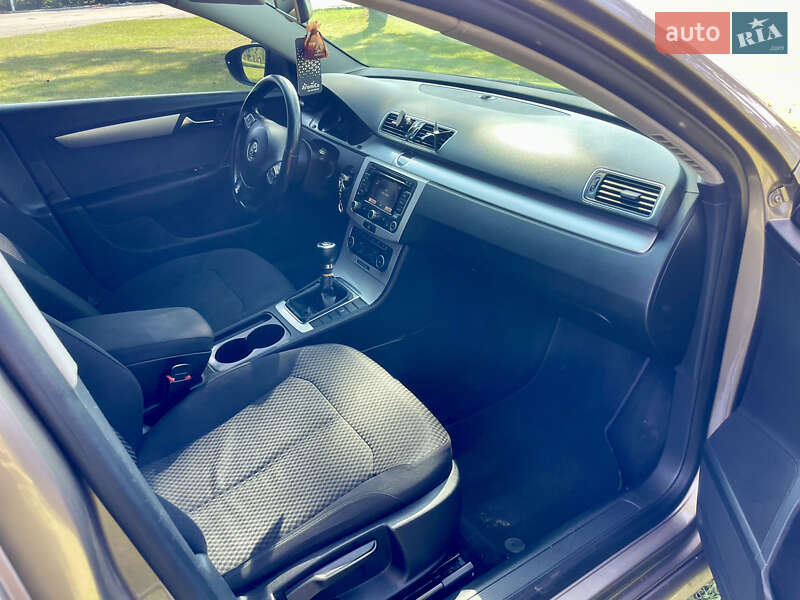 Универсал Volkswagen Passat 2011 в Хмельницком