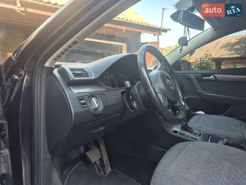 Универсал Volkswagen Passat 2013 в Хмельницком