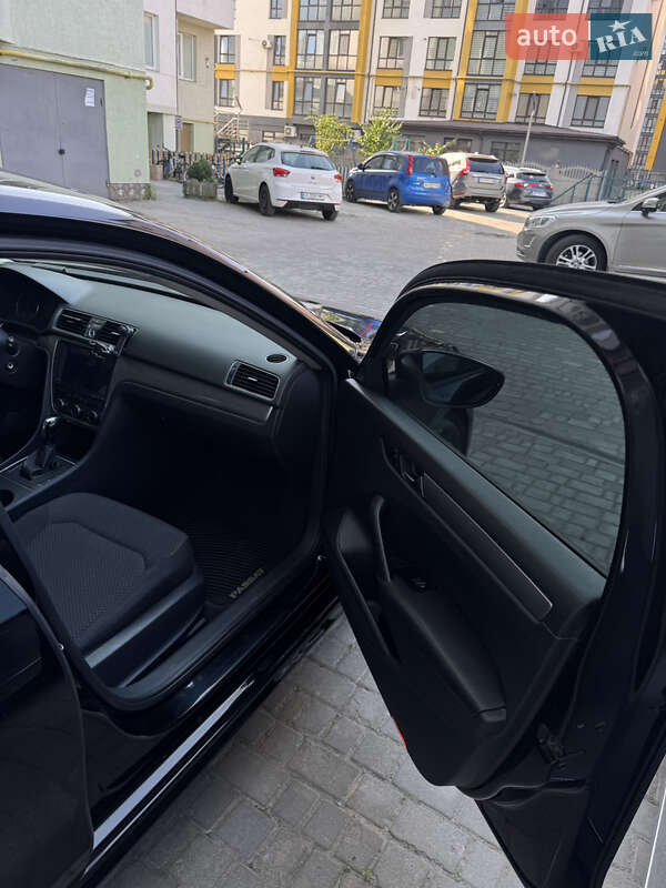 Седан Volkswagen Passat 2011 в Івано-Франківську