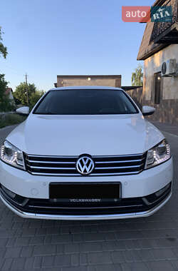 Седан Volkswagen Passat 2012 в Тульчині