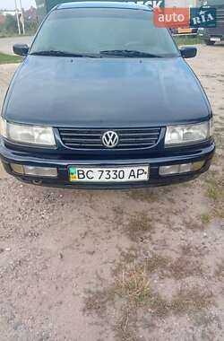 Седан Volkswagen Passat 1994 в Городке