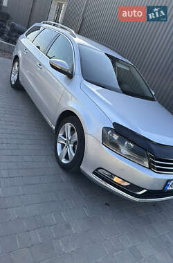 Універсал Volkswagen Passat 2011 в Житомирі