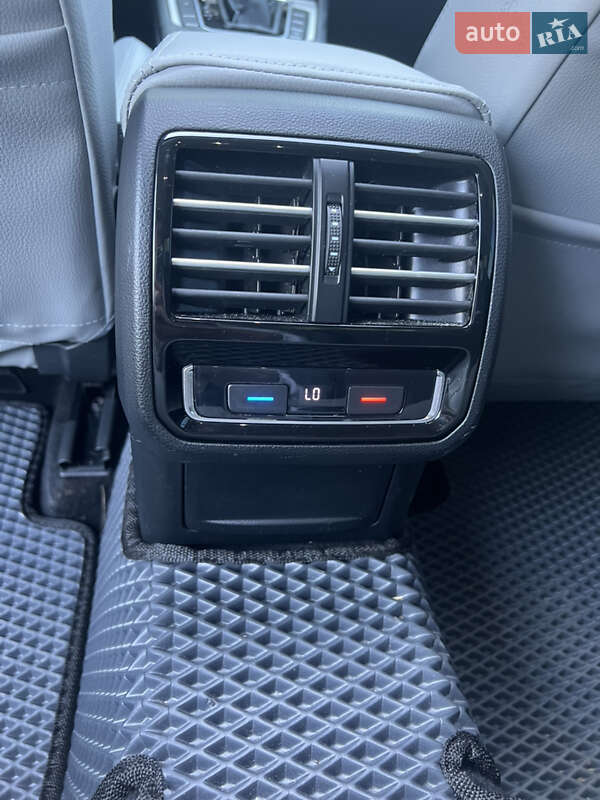 Седан Volkswagen Passat 2017 в Львове