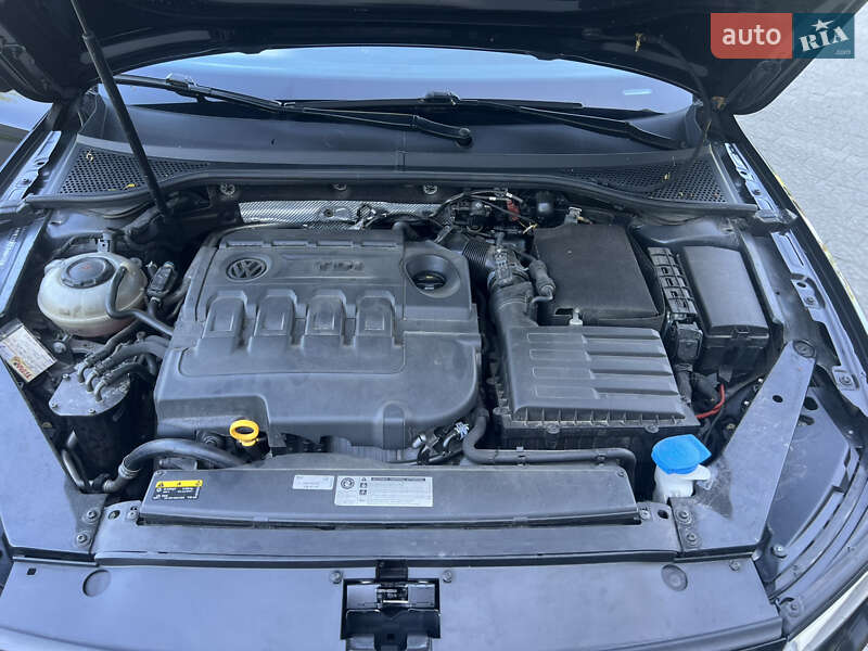 Седан Volkswagen Passat 2017 в Львове