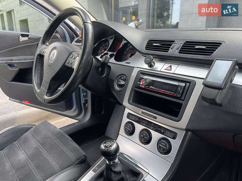 Универсал Volkswagen Passat 2008 в Киеве