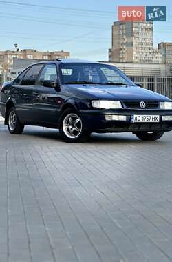 Седан Volkswagen Passat 1994 в Одессе