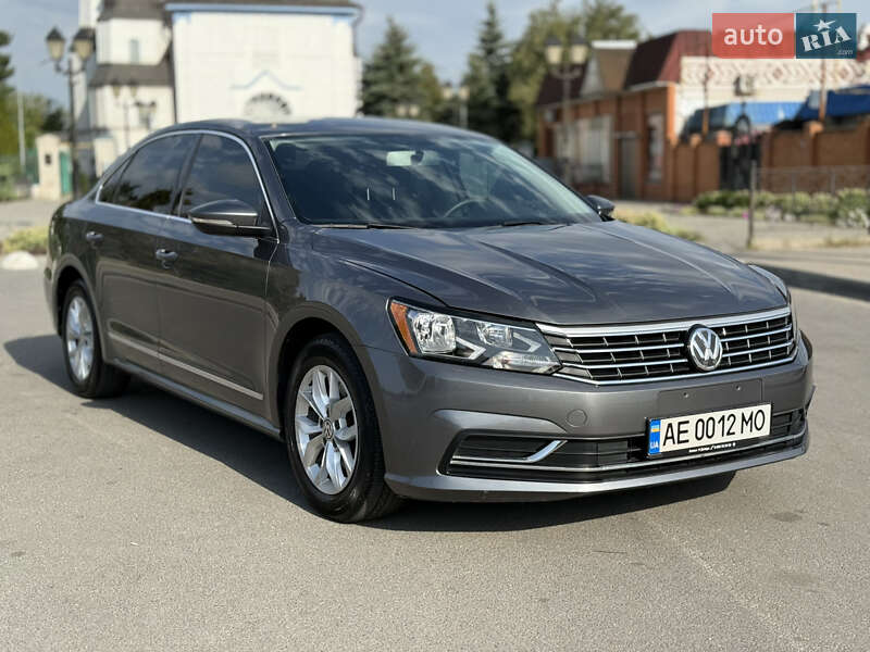 Седан Volkswagen Passat 2015 в Новомосковске