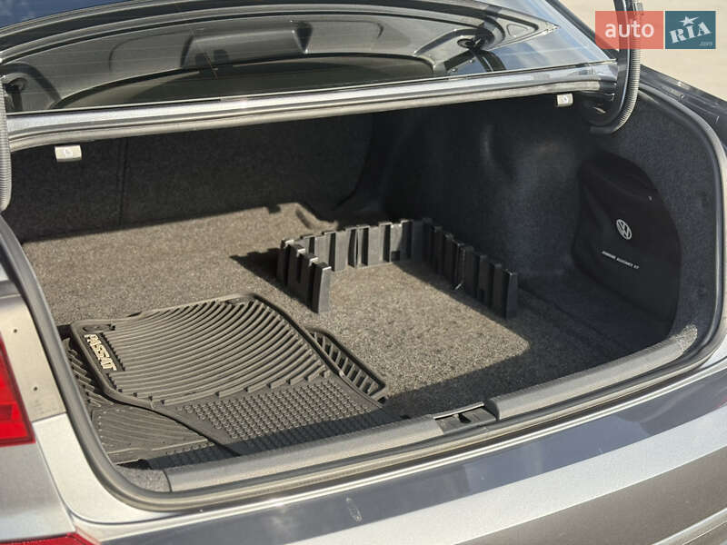 Седан Volkswagen Passat 2015 в Новомосковске