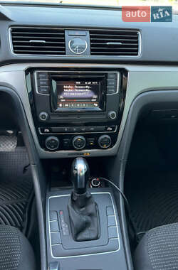 Седан Volkswagen Passat 2015 в  фото 10 Седан Volkswagen Passat 2015 в