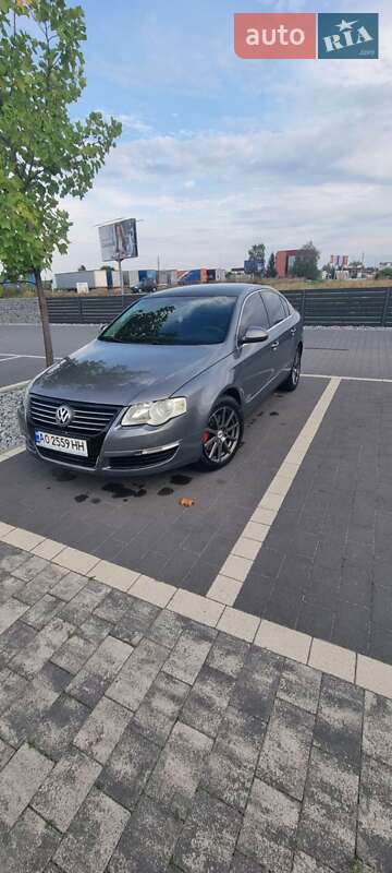 Седан Volkswagen Passat 2006 в Мукачевому