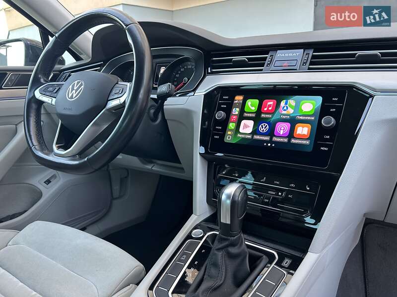 Седан Volkswagen Passat 2020 в Львове