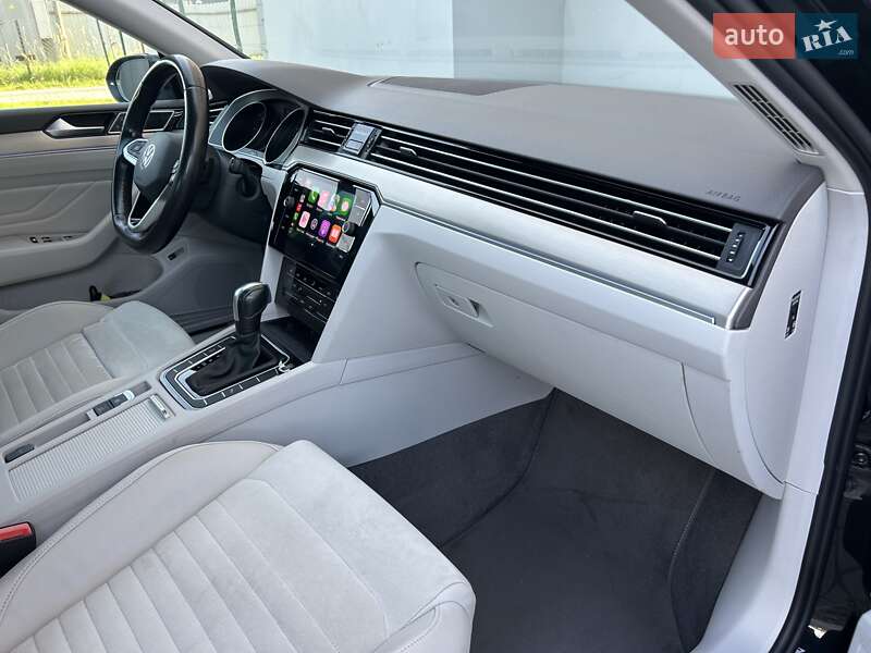 Седан Volkswagen Passat 2020 в Львове