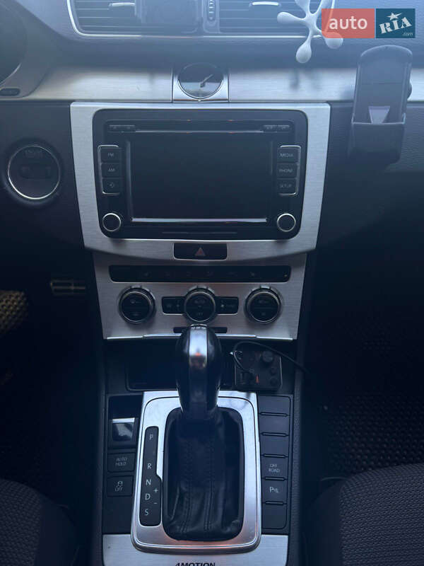 Универсал Volkswagen Passat 2012 в Житомире