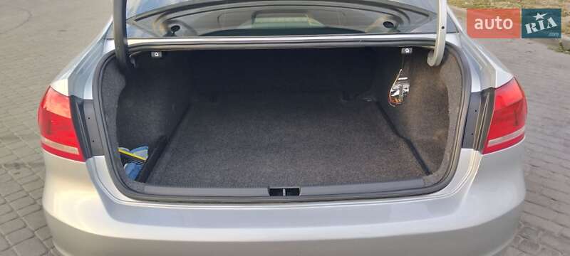 Седан Volkswagen Passat 2011 в Николаевке