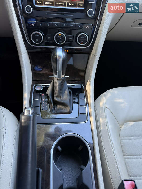 Седан Volkswagen Passat 2014 в Киеве