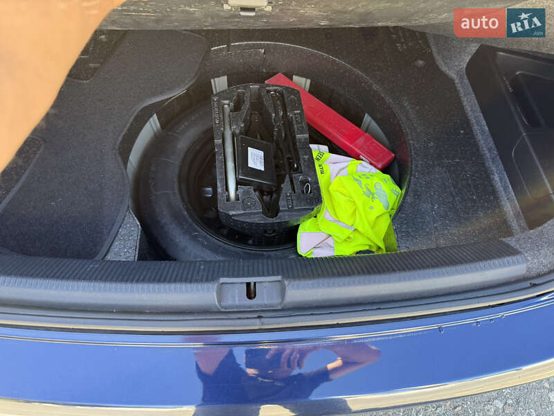 Седан Volkswagen Passat 2014 в Киеве