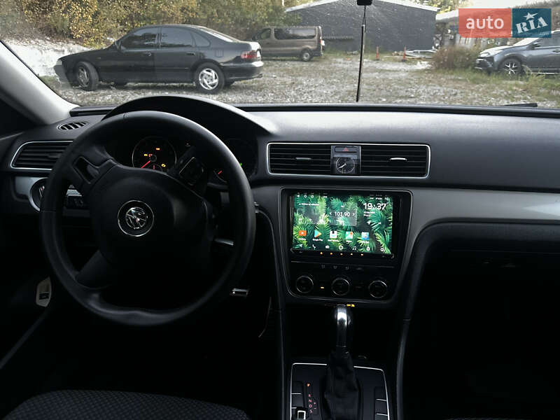 Седан Volkswagen Passat 2012 в Києві