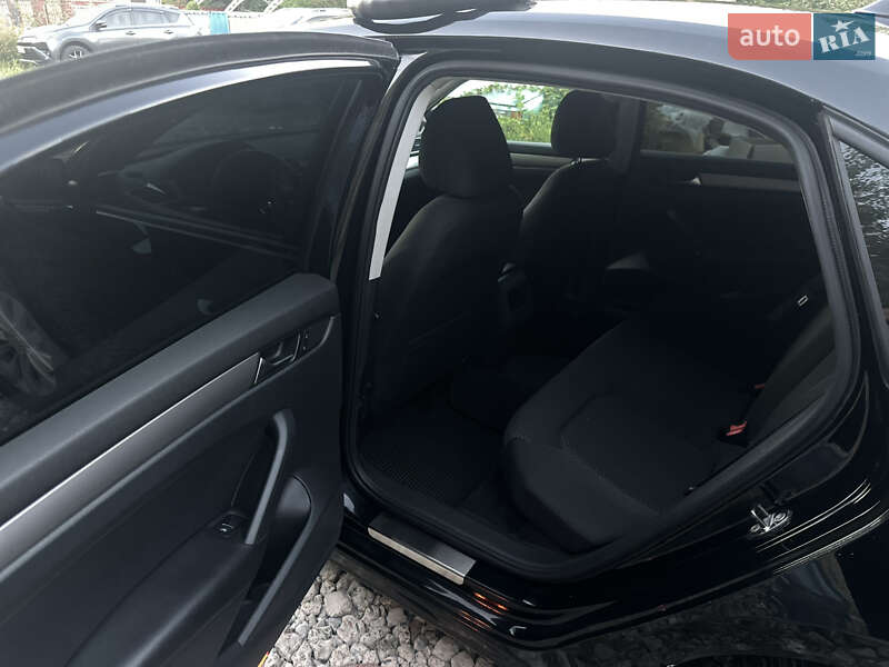 Седан Volkswagen Passat 2012 в Києві
