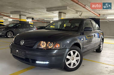 Седан Volkswagen Passat 2000 в Львові