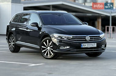 Универсал Volkswagen Passat 2019 в Киеве