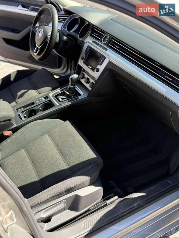 Седан Volkswagen Passat 2016 в Харькове фото 6 Седан Volkswagen Passat 2016 в Харькове