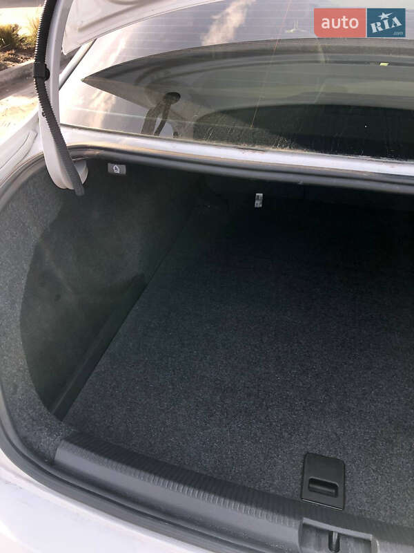 Седан Volkswagen Passat 2017 в Виннице