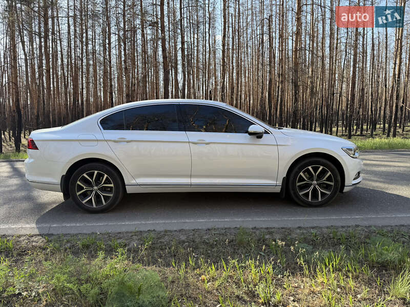 Седан Volkswagen Passat 2018 в Киеве