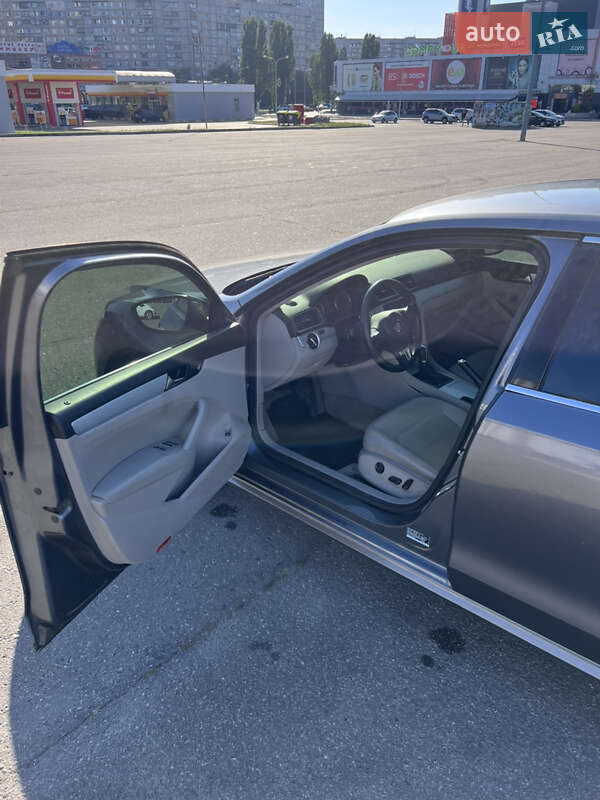 Седан Volkswagen Passat 2012 в Харкові