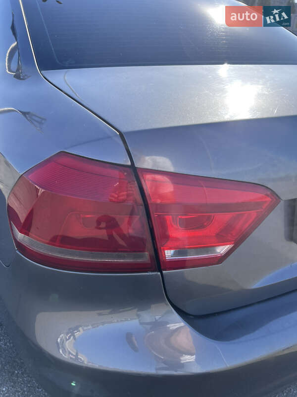 Седан Volkswagen Passat 2012 в Харкові