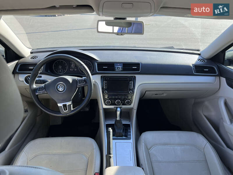 Седан Volkswagen Passat 2012 в Харкові