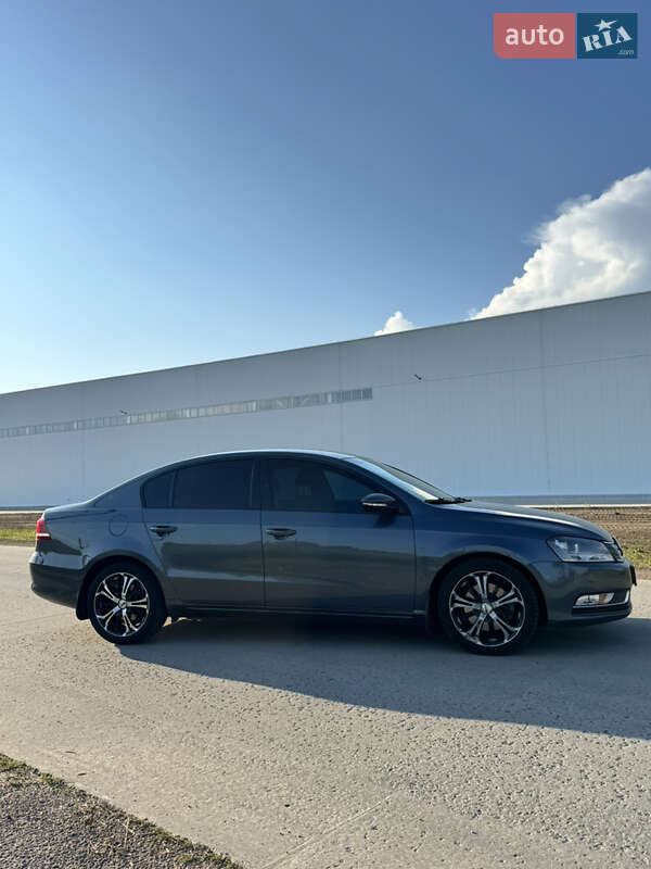 Седан Volkswagen Passat 2013 в Коростене