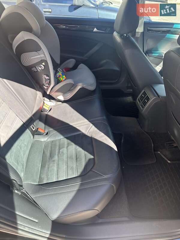 Седан Volkswagen Passat 2014 в Києві