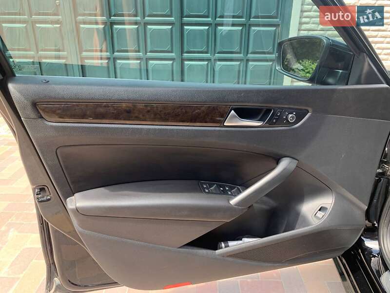Седан Volkswagen Passat 2014 в Києві