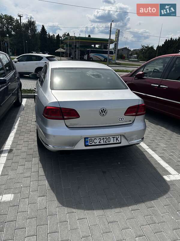 Седан Volkswagen Passat 2012 в Львові