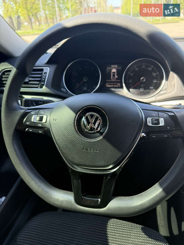 Седан Volkswagen Passat 2015 в Одесі