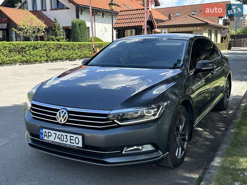 Седан Volkswagen Passat 2017 в Ивано-Франковске