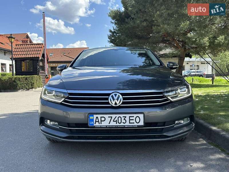 Седан Volkswagen Passat 2017 в Ивано-Франковске