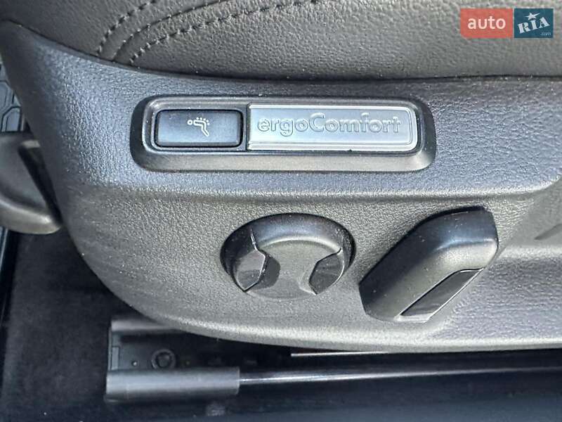 Седан Volkswagen Passat 2017 в Ивано-Франковске