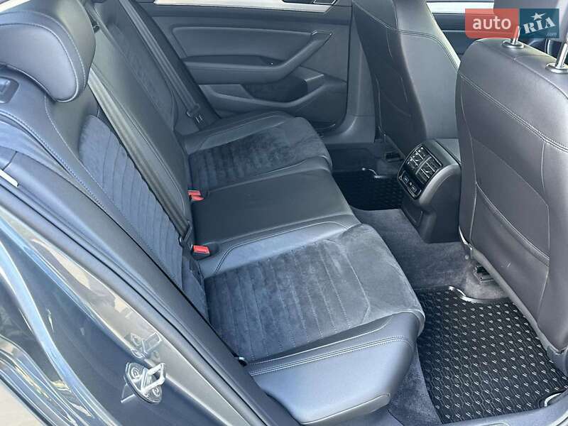 Седан Volkswagen Passat 2017 в Ивано-Франковске